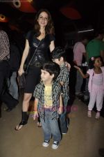 Suzanne Roshan with Kids at Spy Kids 4 premiere in PVR, Juhu on 17th Aug 2011 (38).JPG